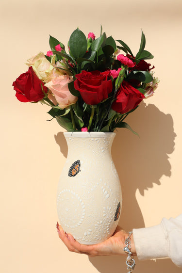Alma y Monarcas Vase