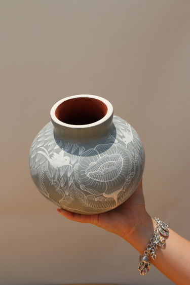Ancestral Michoacán Vase (grey/sage)