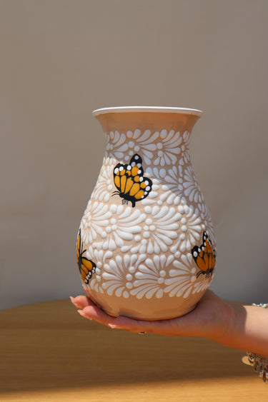 Puebla Talavera Monarch Butterly Vase (Cream)
