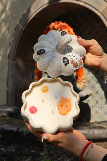 PREORDER: Ghost and Cempasúchil Calabaza 👻🏵️ (medium) (10-12 WEEKS TO RECEIVE)