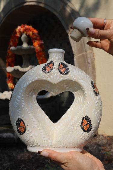 Tequilero Corazón 🦋 (White w/ Monarchs)